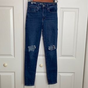 Levi’s 721 High Rise Skinny Distressed Jean 27/30